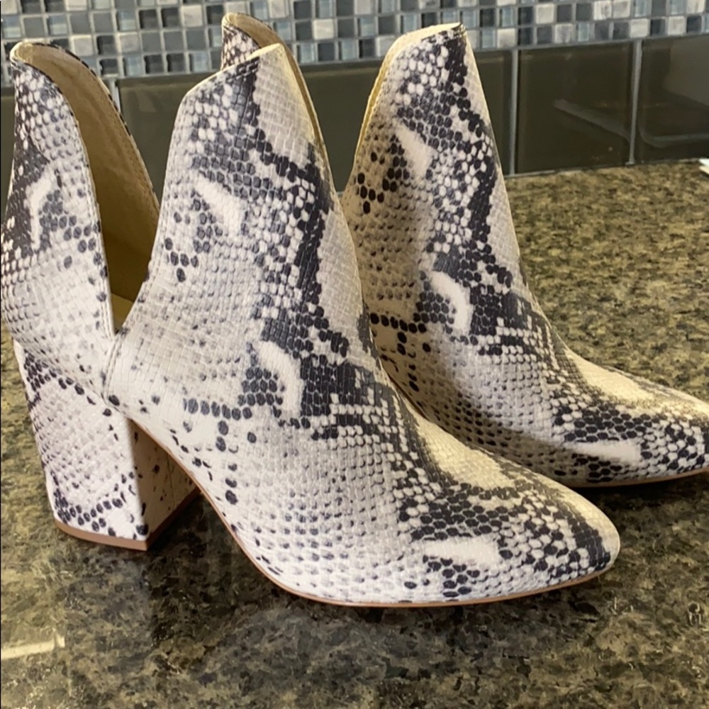 Faux Snakeskin Pointed Ankle Booties in White/Black